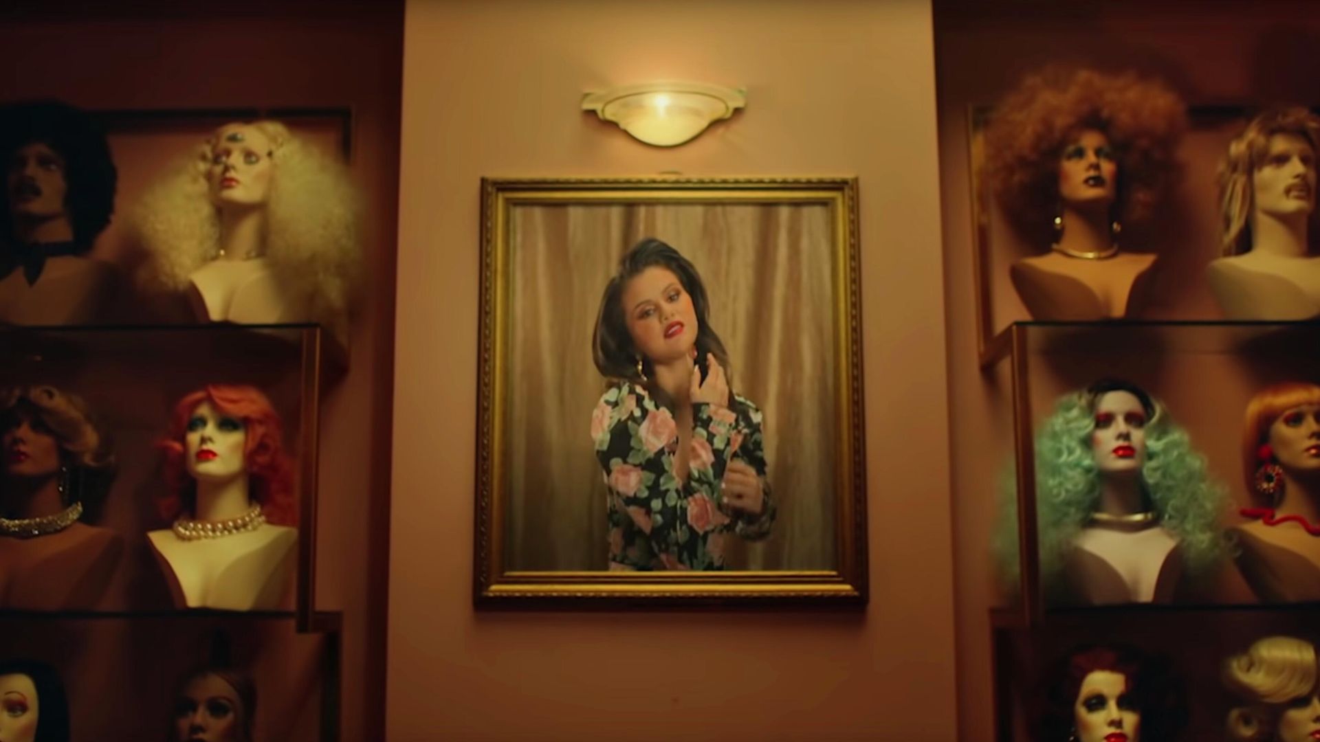 Скриншот клипа DJ Snake и Selena Gomez Selfish Love Скриншот клипа DJ Snake и Selena Gomez Selfish Love - РИА Новости, 1920, 07.03.2021