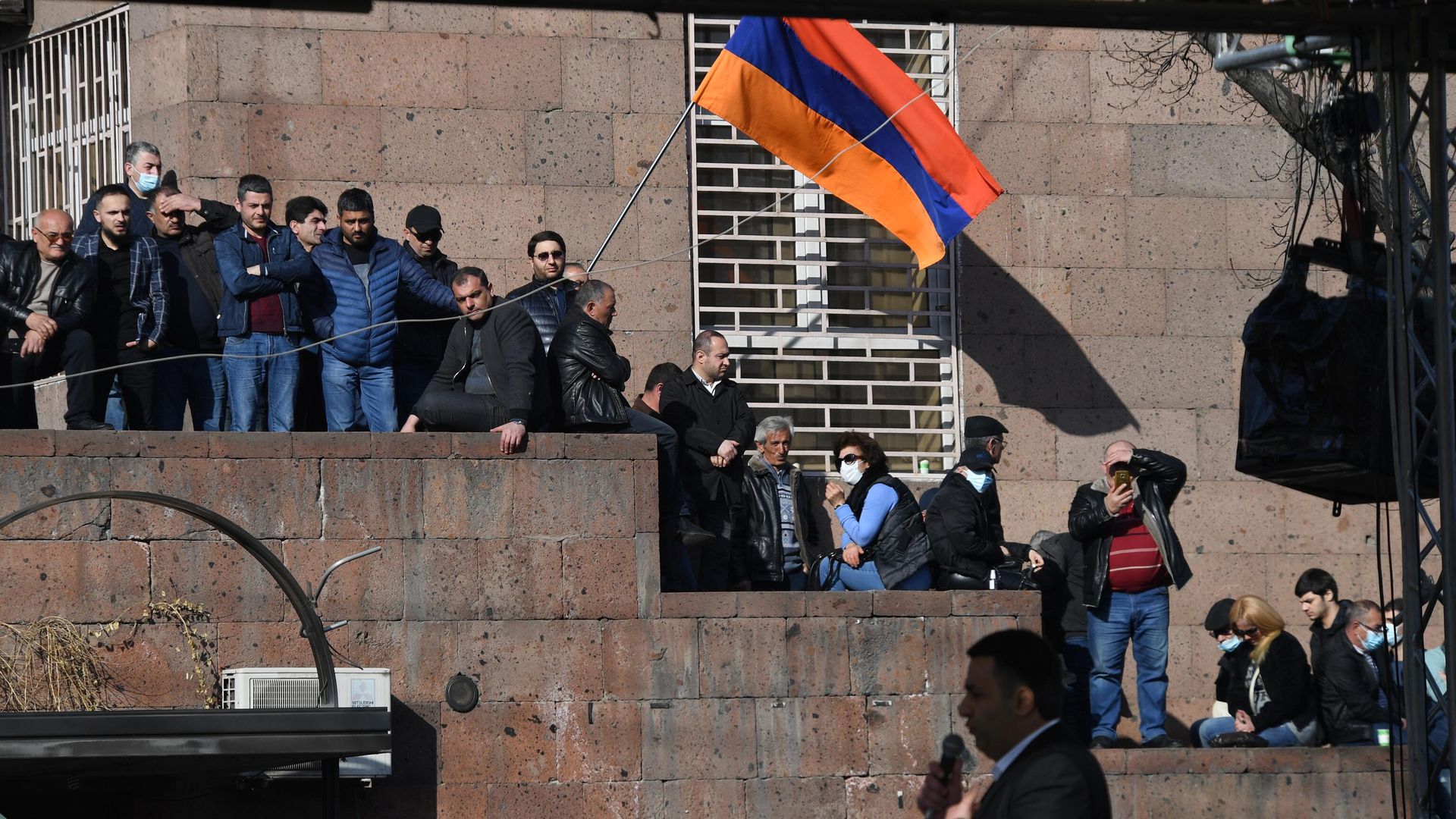 Участники митинга оппозиции на проспекте Баграмяна у здания Национальной академии наук в Еревaне Участники митинга оппозиции на проспекте Баграмяна у здания Национальной академии наук в Еревaне - РИА Новости, 1920, 07.03.2021