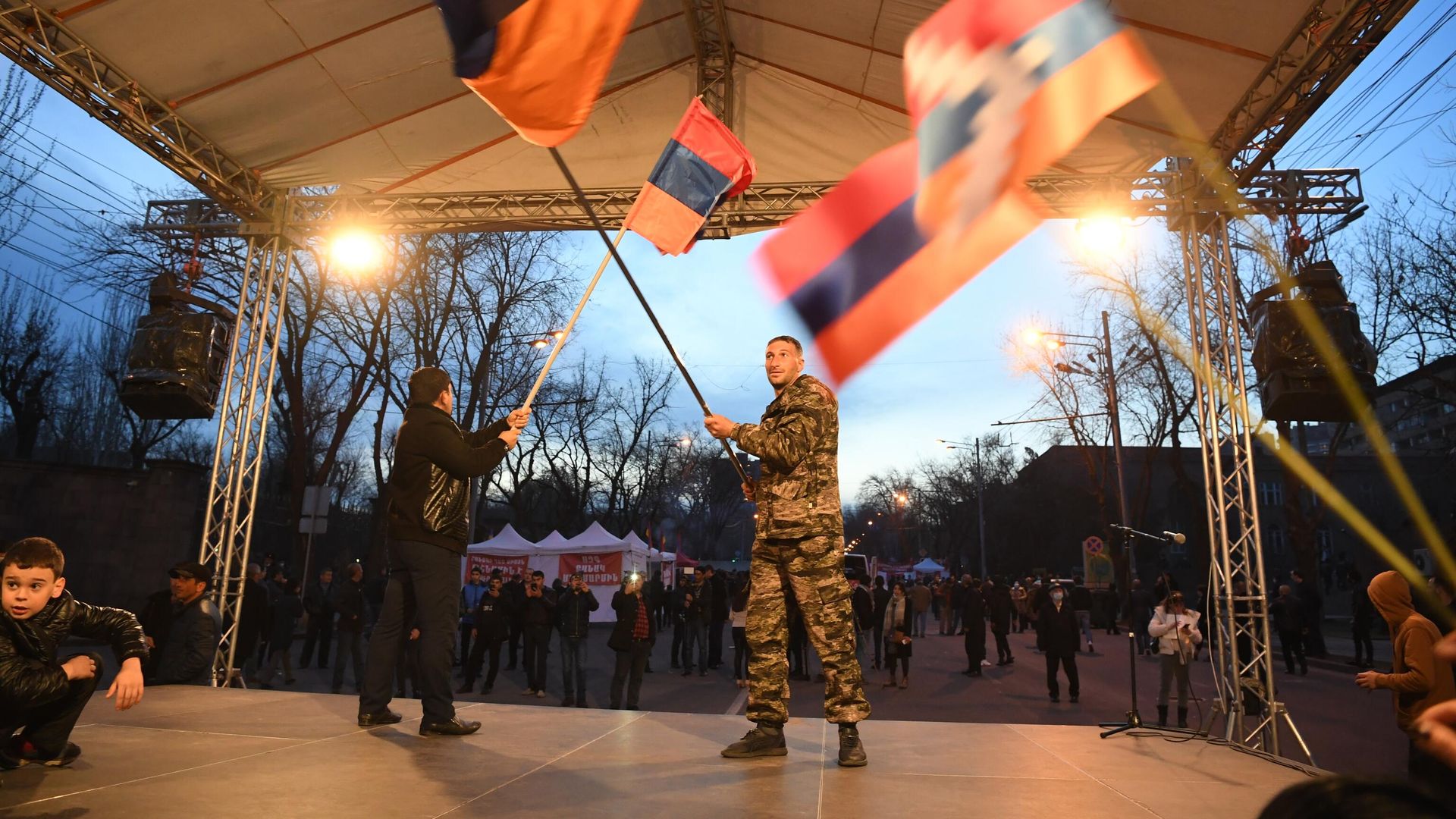 Участники митинга оппозиции на проспекте Баграмяна в Ереване Участники митинга оппозиции на проспекте Баграмяна в Ереване - РИА Новости, 1920, 22.06.2021