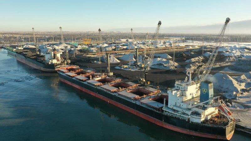 Морской порт Усть-Луга расположен в Ленинградской области Морской порт Усть-Луга расположен в Ленинградской области - РИА Новости, 1920, 21.06.2022