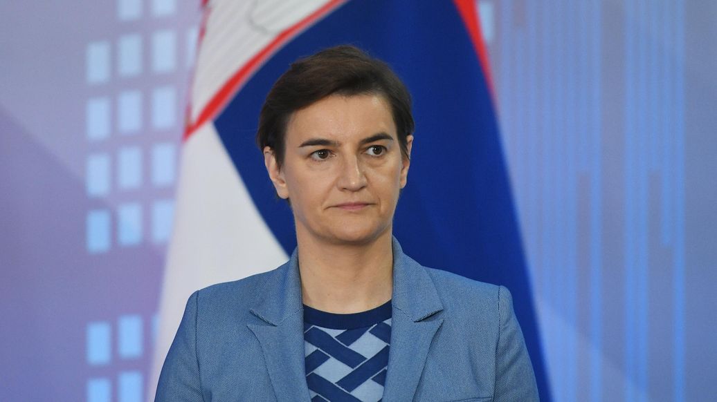Вучич передал президентские полномочия Брнабич в ее день рождения
