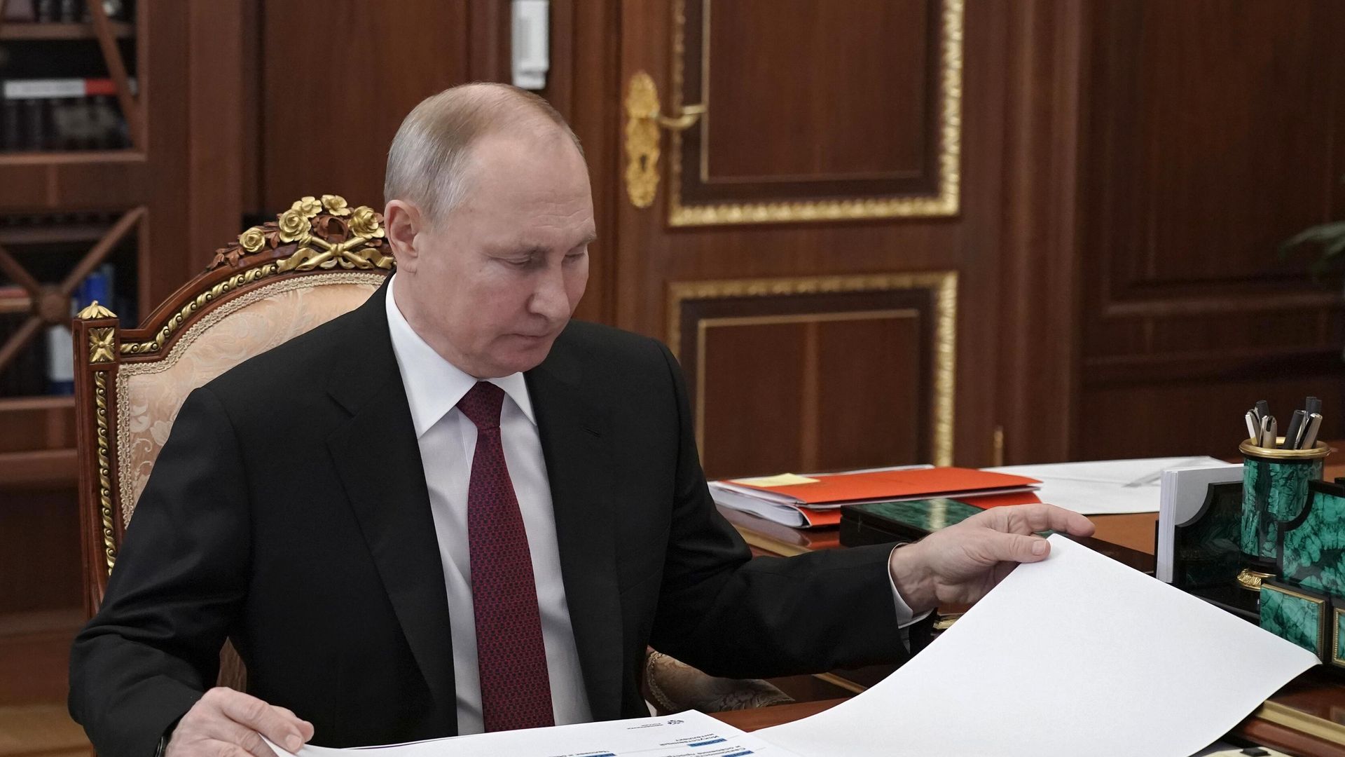 Президент РФ Владимир Путин во время встречи с министром науки и высшего образования РФ Валерием Фальковым Президент РФ Владимир Путин во время встречи с министром науки и высшего образования РФ Валерием Фальковым - РИА Новости, 1920, 16.03.2021