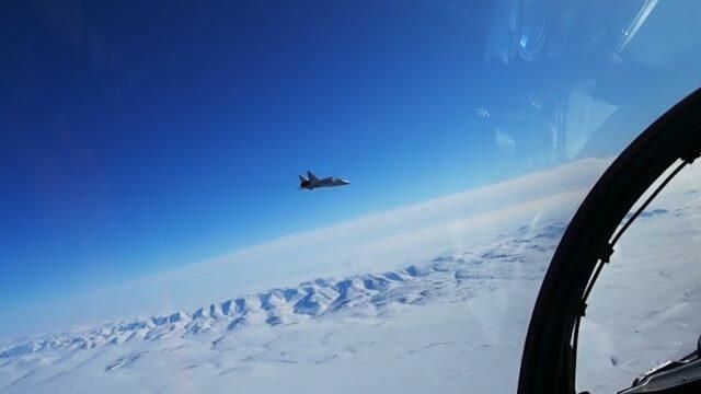 Перехват самолета противника: МиГ-31 на учениях в Арктике Перехват самолета противника: МиГ-31 на учениях в Арктике - РИА Новости, 1920, 10.03.2021