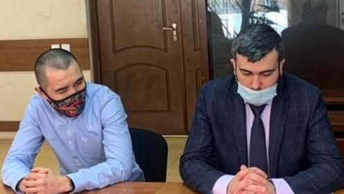 Александр Мучаев (слева), обвиняемый в нападении на сотрудника полиции, на заседании Пресненского суда - РИА Новости, 1920, 10.03.2021