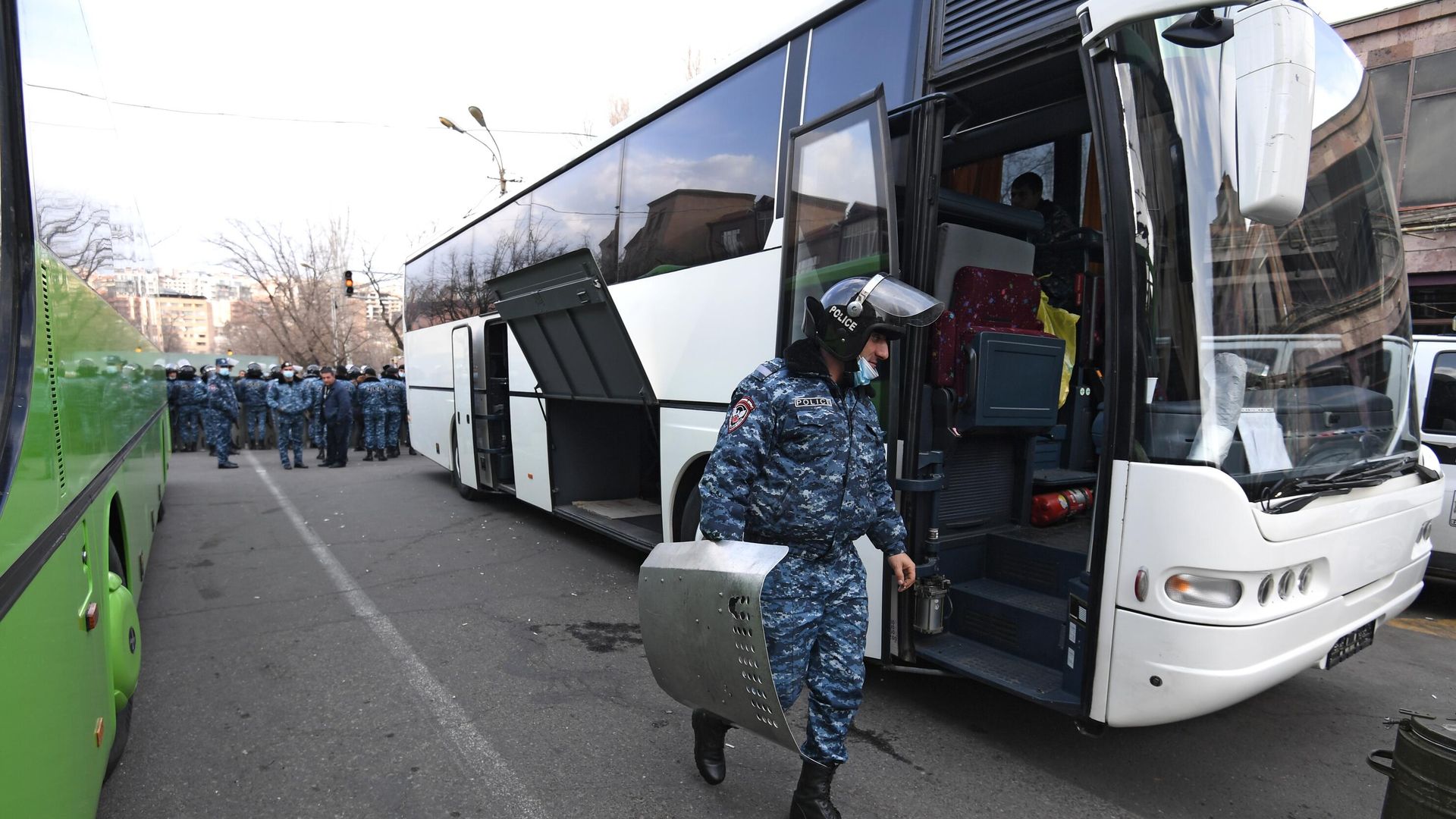 Сотрудники полиции готовятся к митингу оппозиции в Еревaне Сотрудники полиции готовятся к митингу оппозиции в Еревaне - РИА Новости, 1920, 10.03.2021