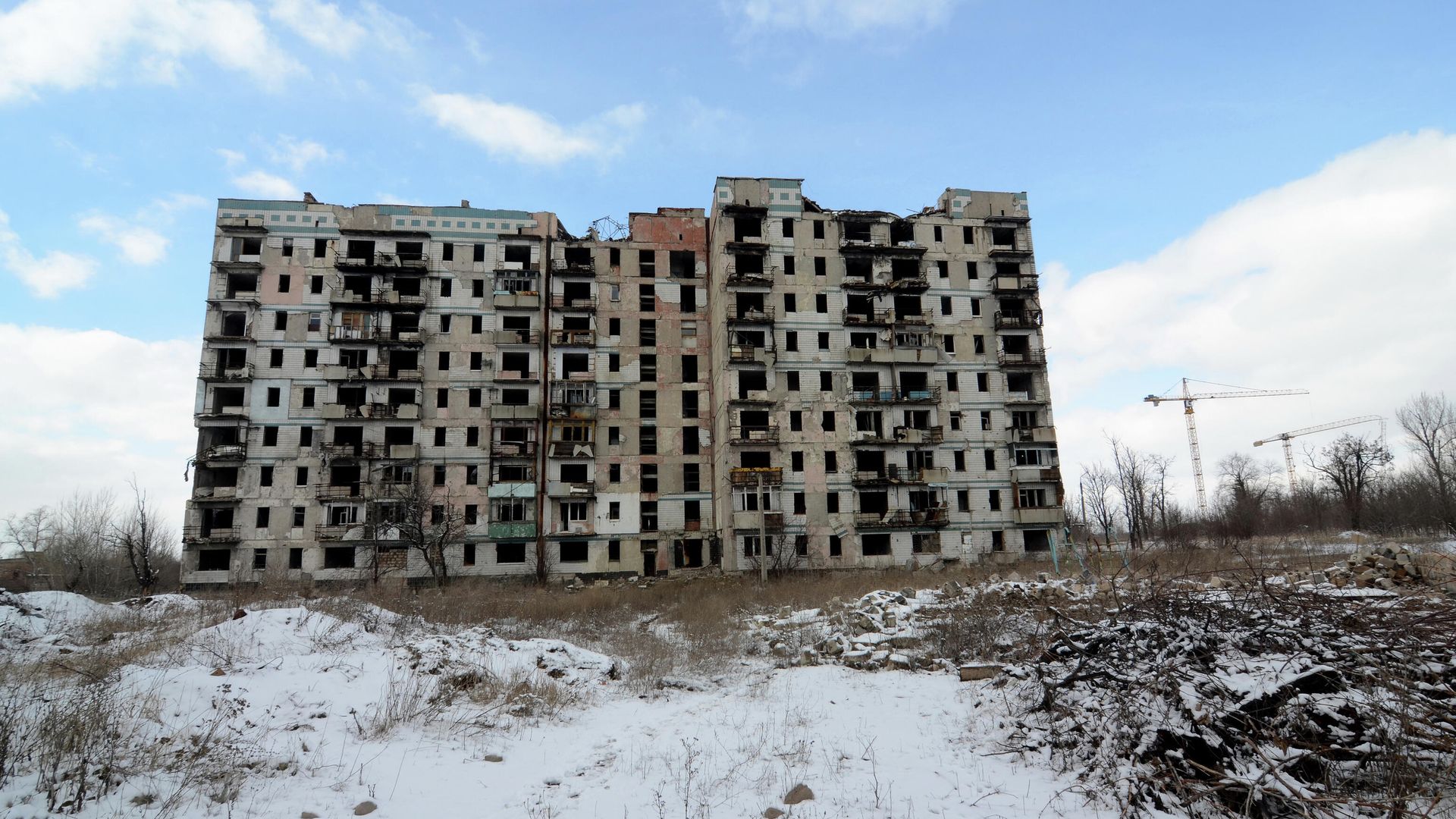 Дом на улице Взлетной в Донецке, разрушенный в ходе боевых действий в 2014-2015 годы Дом на улице Взлетной в Донецке, разрушенный в ходе боевых действий в 2014-2015 годы - РИА Новости, 1920, 30.03.2021