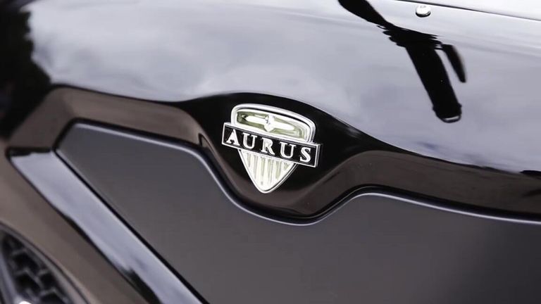 Логотип на прототипе электрического мотоцикла специального назначения Aurus Логотип на прототипе электрического мотоцикла специального назначения Aurus