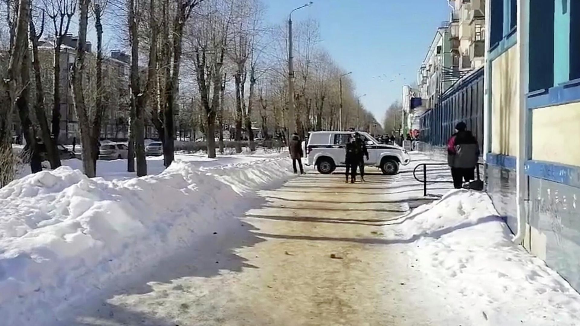 Полиция на месте захвата заложников в Северодвинске. Кадр видео Полиция на месте захвата заложников в Северодвинске. Кадр видео - РИА Новости, 1920, 11.03.2021