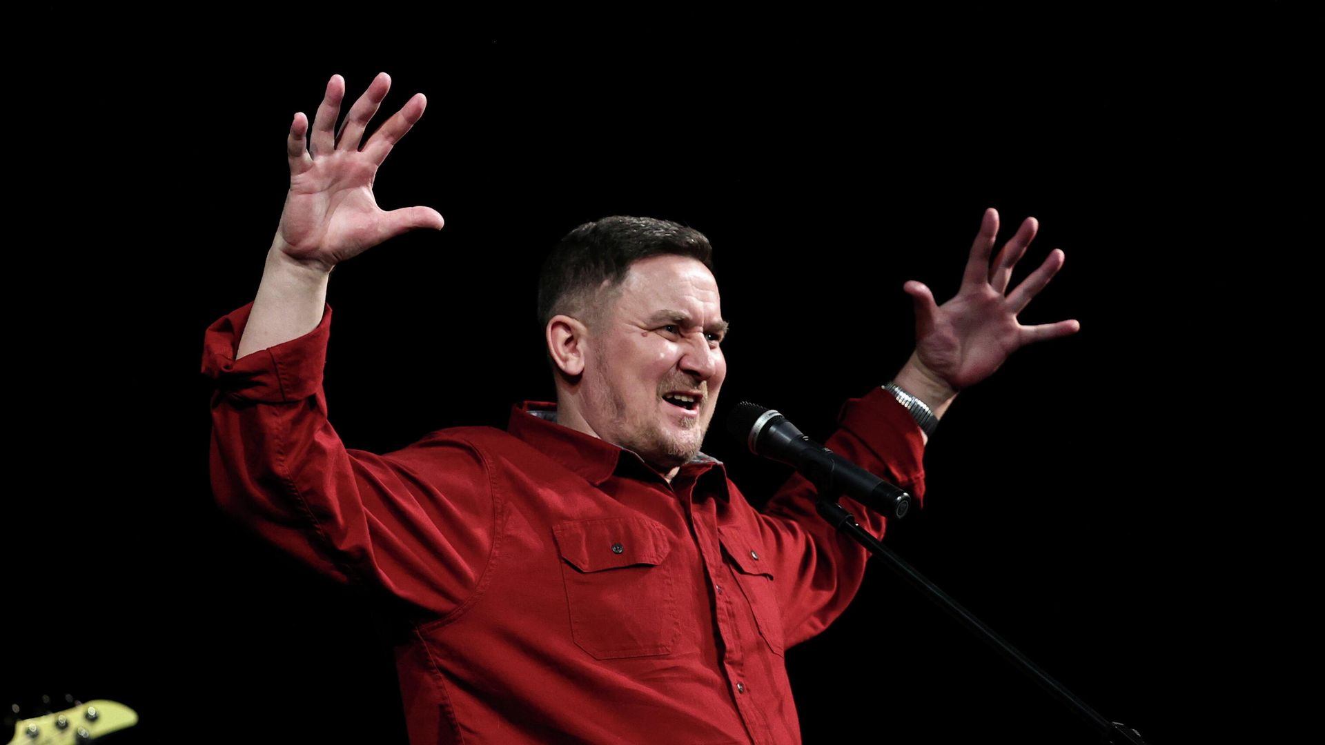 Дмитрий Бутаков из группы Галасы ЗМеста во время концерта в Минске Дмитрий Бутаков из группы Галасы ЗМеста во время концерта в Минске - РИА Новости, 1920, 11.03.2021