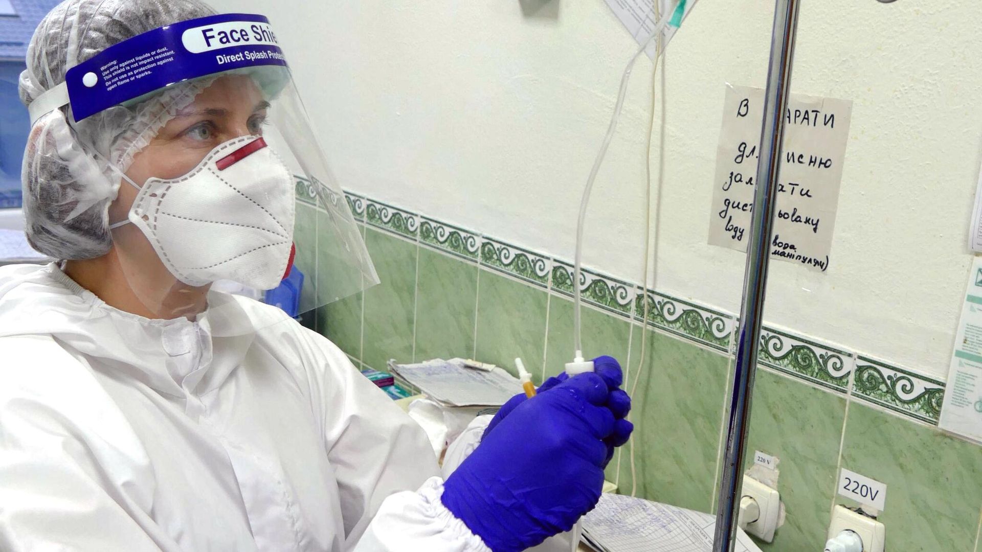 Медицинский работник в мобильном госпитале для пациентов с COVID-19 на территории Богородчанской центральной районной больницы в Ивано-Франковской области Украины Медицинский работник в мобильном госпитале для пациентов с COVID-19 на территории Богородчанской центральной районной больницы в Ивано-Франковской области Украины - РИА Новости, 1920, 23.03.2021