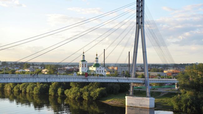 Пешеходный мост через реку Туру Пешеходный мост через реку Туру