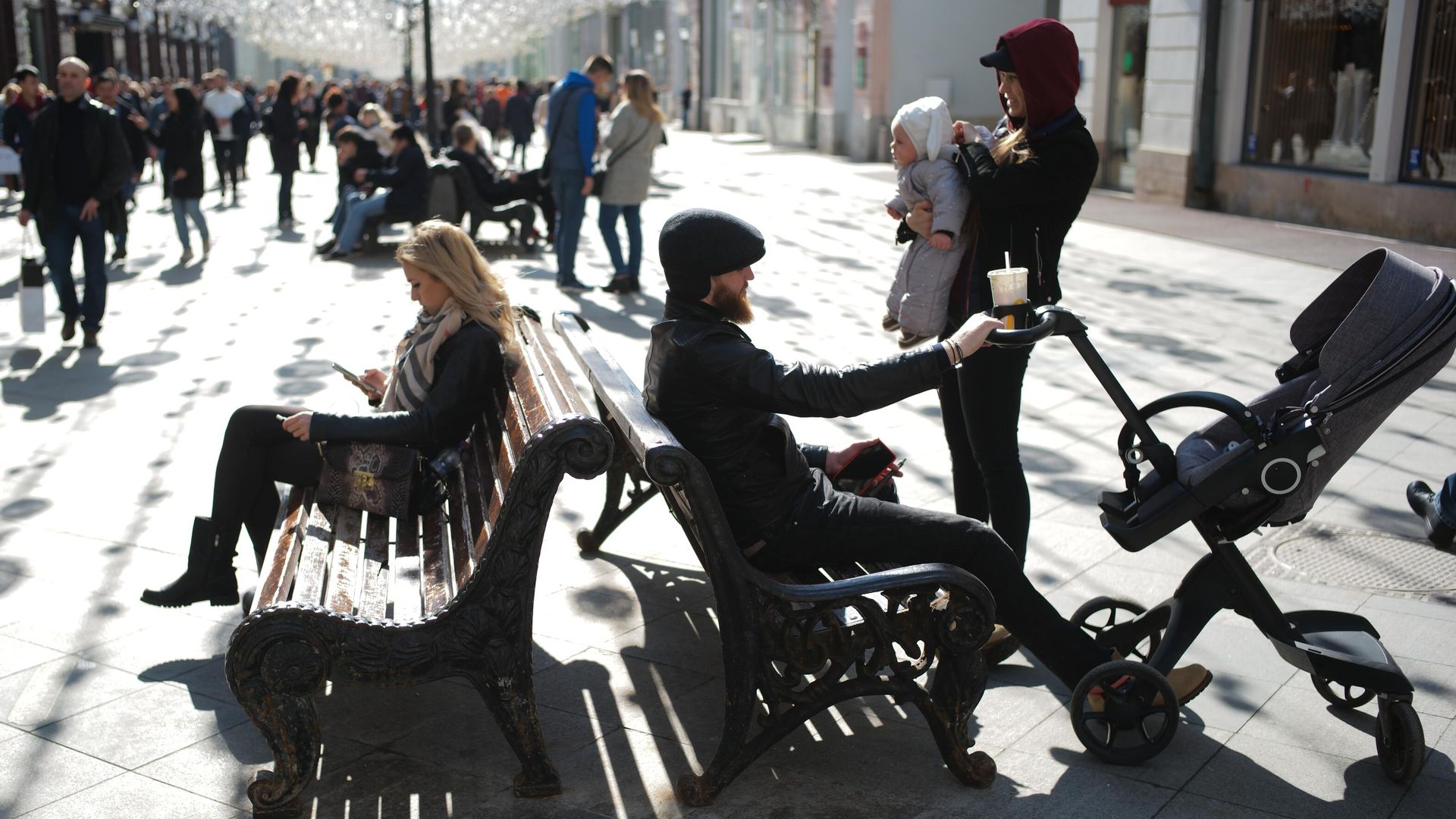 Люди на Никольской улице в Москве Люди на Никольской улице в Москве - РИА Новости, 1920, 30.10.2024