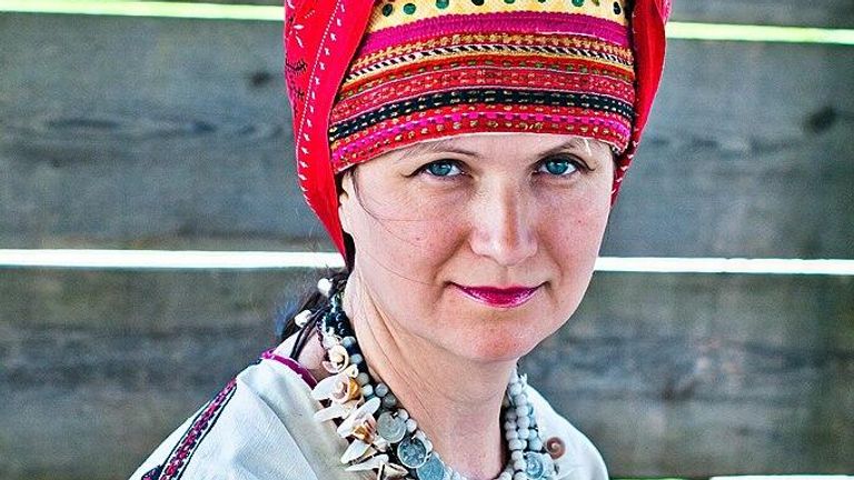 Лариса Зыбкина в эрзянском костюме