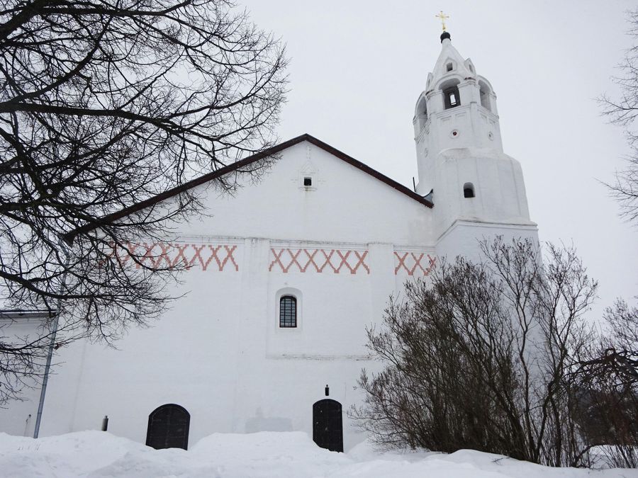 Зачатьевская трапезная церковь и звонница в Покровском монастыре (XVI век) Зачатьевская трапезная церковь и звонница в Покровском монастыре (XVI век)