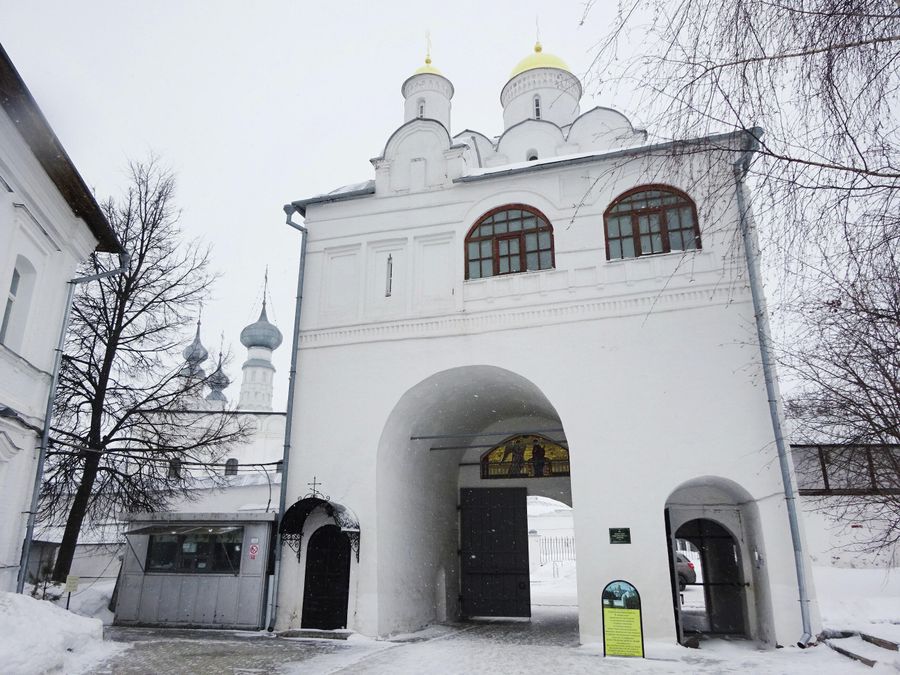 Благовещенская надвратная церковь в Покровском монастыре (1518 г.) Благовещенская надвратная церковь в Покровском монастыре (1518 г.)