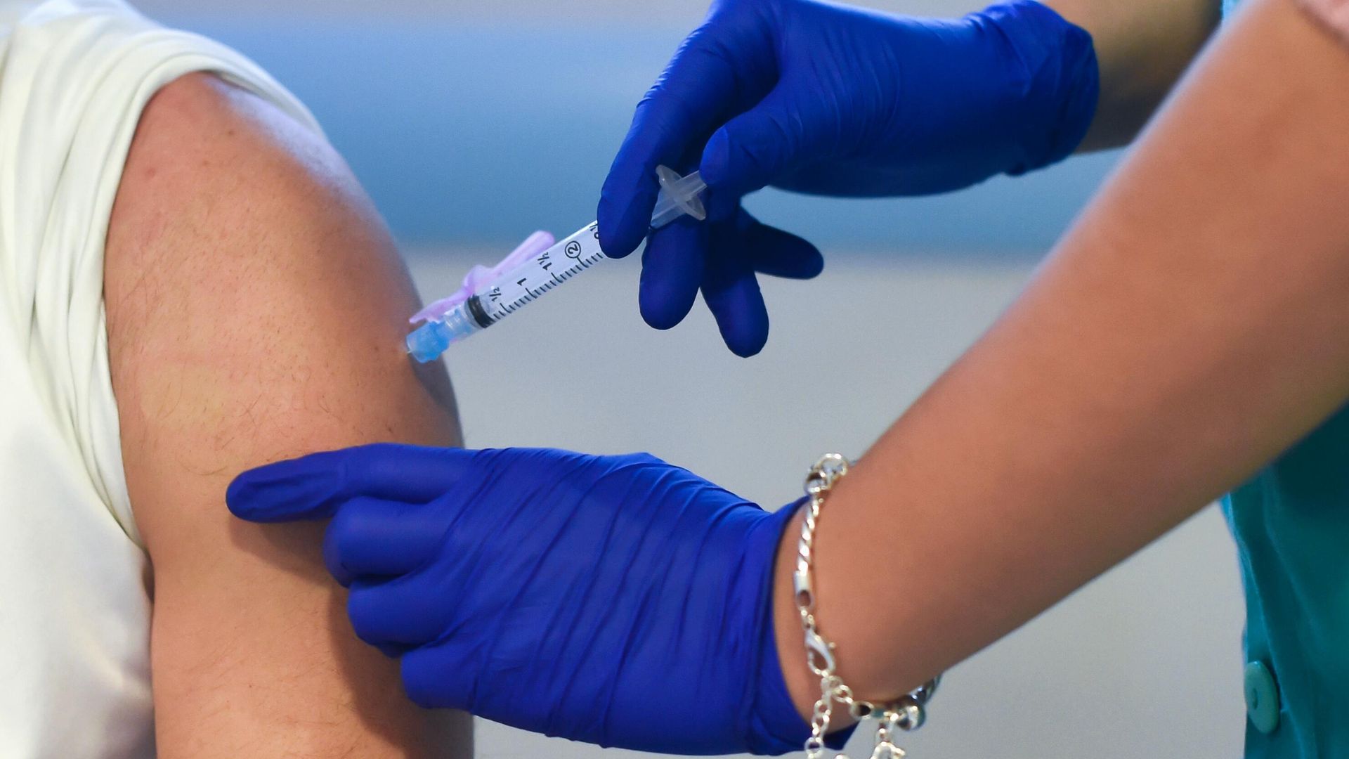 Вакцинация от COVID-19 препаратом Oxford/AstraZeneca в городской больнице в городе Кория в Испании Вакцинация от COVID-19 препаратом Oxford/AstraZeneca в городской больнице в городе Кория в Испании - РИА Новости, 1920, 15.03.2021