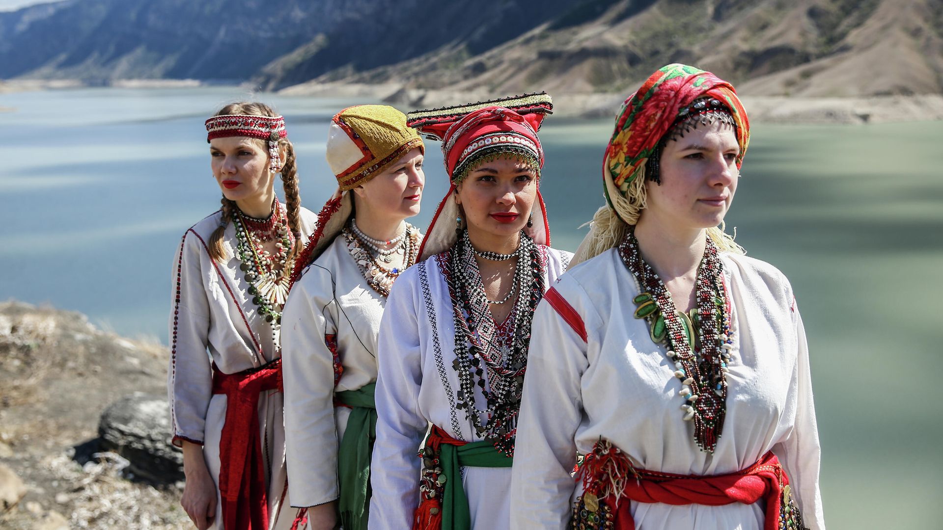 Участницы группы Oyme в традиционных костюмах - РИА Новости, 1920, 13.03.2021
