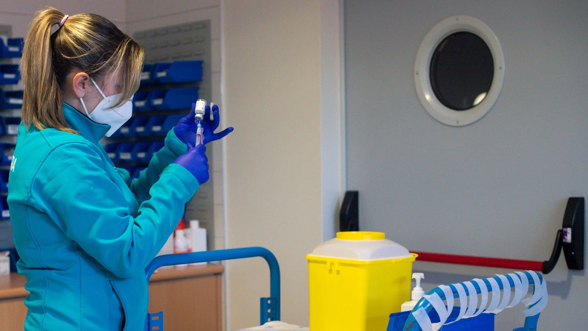 Вакцинация от COVID-19 препаратом Oxford/AstraZeneca в городской больнице в городе Кория в Испании Вакцинация от COVID-19 препаратом Oxford/AstraZeneca в городской больнице в городе Кория в Испании - РИА Новости, 1920, 07.06.2021