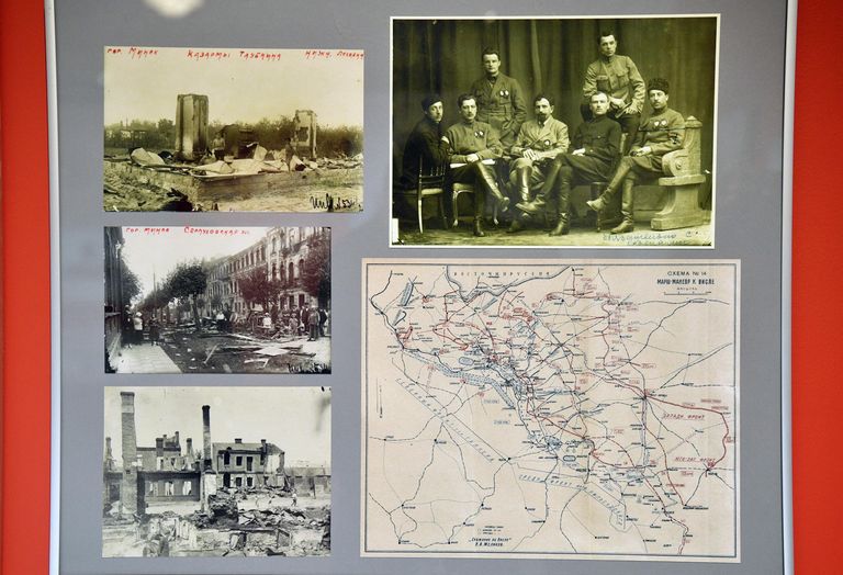 Фотографии разрушений в г. Минске в результате боев с польскими войсками (1920 г.), схема Марш-маневр к Висле, фотография Г. Д. Гая (крайний справа) и П. Е. Дыбенко (в центре), представленные на выставке Польско-советская война 1919-1921 гг. Рижский мирный договор Фотографии разрушений в г. Минске в результате боев с польскими войсками (1920 г.), схема Марш-маневр к Висле, фотография Г. Д. Гая (крайний справа) и П. Е. Дыбенко (в центре), представленные на выставке Польско-советская война 1919-1921 гг. Рижский мирный договор