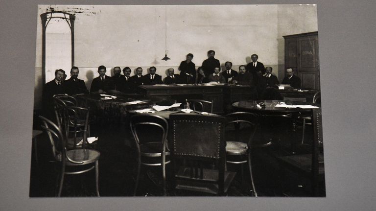 Фотография заседания СНК первого состава на выставке Польско-советская война 1919-1921 гг. Рижский мирный договор в Выставочном зале федеральных архивов в Москве Фотография заседания СНК первого состава на выставке Польско-советская война 1919-1921 гг. Рижский мирный договор в Выставочном зале федеральных архивов в Москве
