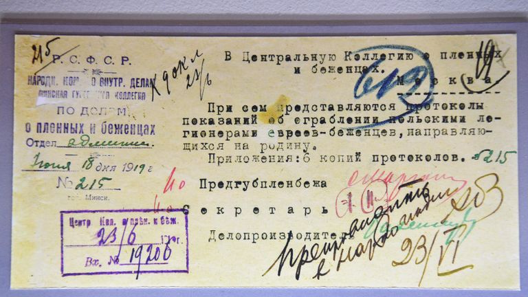 Рапорт делопроизводителя Лунинецкого отдела Минской Центрколлегии К. А. Мурзича о налете поляков 14 мартв 1919 г. на железнодорожную станцию Синявка ( 9 ноября 1919 гг.), представленный в экспозиции выставки Польско-советская война 1919-1921 гг. Рижский мирный договор Рапорт делопроизводителя Лунинецкого отдела Минской Центрколлегии К. А. Мурзича о налете поляков 14 мартв 1919 г. на железнодорожную станцию Синявка ( 9 ноября 1919 гг.), представленный в экспозиции выставки Польско-советская война 1919-1921 гг. Рижский мирный договор