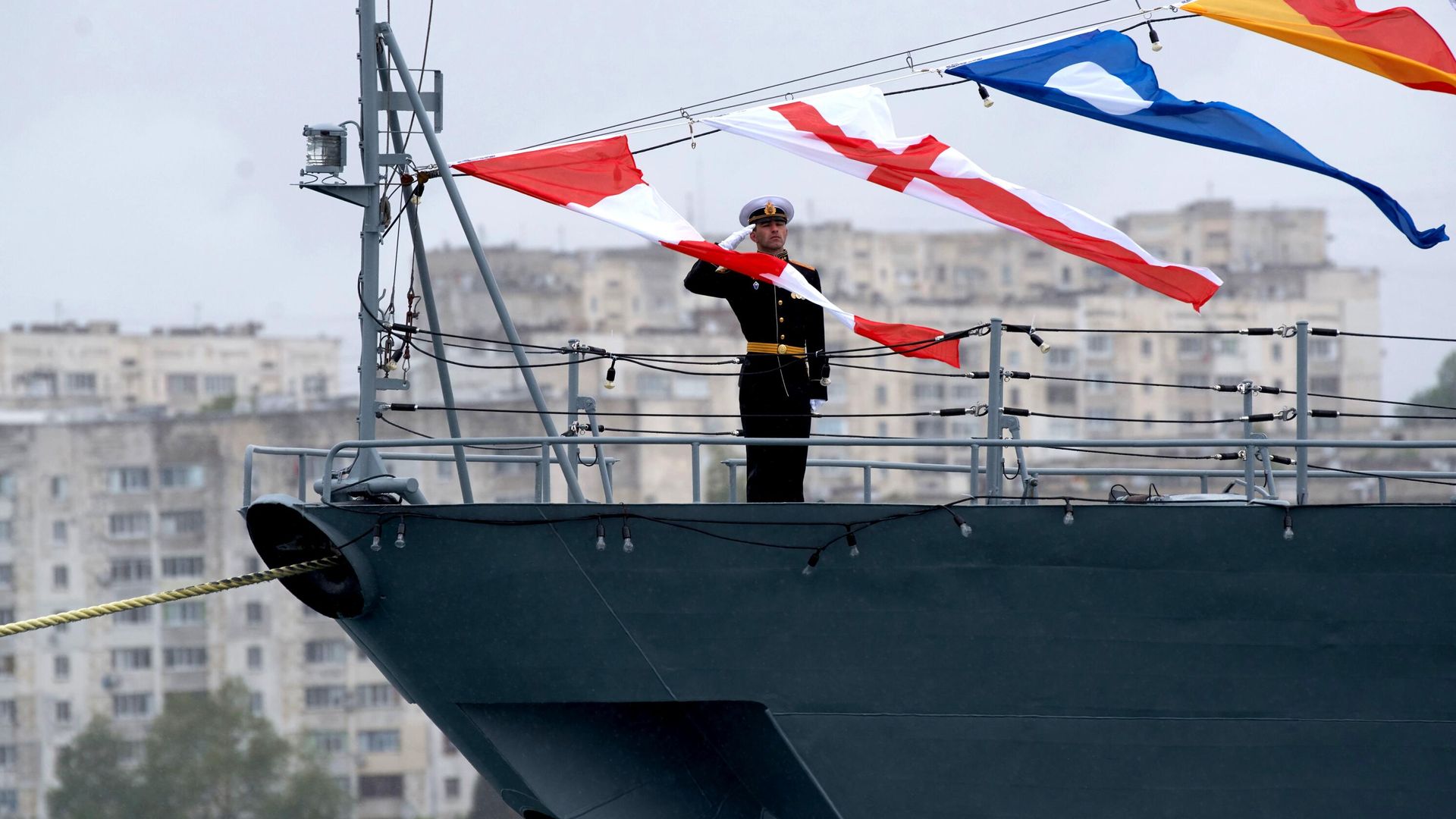 Военнослужащий на борту корабля Черноморского флота ВМФ России в Севастополе Военнослужащий на борту корабля Черноморского флота ВМФ России в Севастополе - РИА Новости, 1920, 17.03.2021