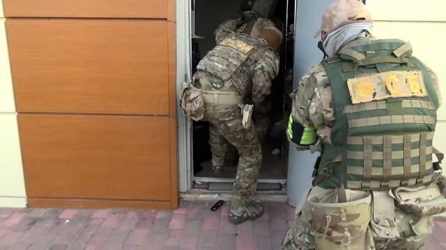 Кадры операции по задержанию подозреваемого в подготовке теракта в Майкопе Кадры операции по задержанию подозреваемого в подготовке теракта в Майкопе - РИА Новости, 1920, 17.03.2021