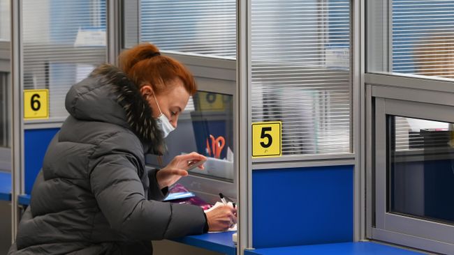 Женщина в пенсионном фонде в Москве Женщина в пенсионном фонде в Москве