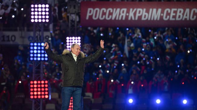 Президент РФ Владимир Путин на концерте в Лужниках в честь воссоединения Крыма и России Президент РФ Владимир Путин на концерте в Лужниках в честь воссоединения Крыма и России