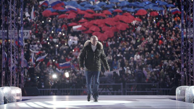 Президент РФ Владимир Путин на концерте в Лужниках в честь воссоединения Крыма и России Президент РФ Владимир Путин на концерте в Лужниках в честь воссоединения Крыма и России