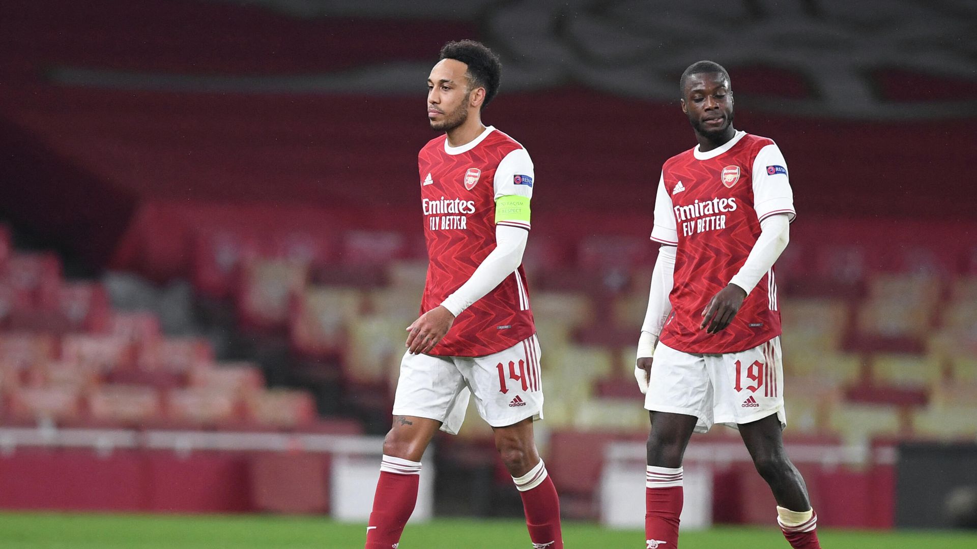 Arsenal's Gabonese striker Pierre-Emerick Aubameyang (L) and Arsenal's French-born Ivorian midfielder Nicolas Pepe react at the final whistle during the UEFA Europa League Round of 16, 2nd leg football match between Arsenal and Olympiakos at the Emirates Stadium in London on March 18, 2021. (Photo by DANIEL LEAL-OLIVAS / AFP) Arsenal's Gabonese striker Pierre-Emerick Aubameyang (L) and Arsenal's French-born Ivorian midfielder Nicolas Pepe react at the final whistle during the UEFA Europa League Round of 16, 2nd leg football match between Arsenal and Olympiakos at the Emirates Stadium in London on March 18, 2021. (Photo by DANIEL LEAL-OLIVAS / AFP) - РИА Новости, 1920, 18.03.2021