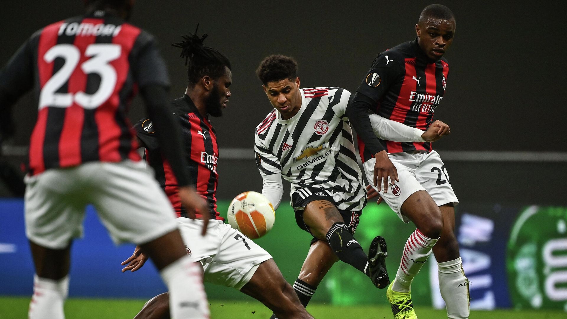 Manchester United's England's forward Marcus Rashford (C) challenges AC Milan's Ivorian midfielder Franck Kessie (Rear L) and AC Milan's French defender Pierre Kalulu during the UEFA Europa League round of 16 second leg football match between AC Milan and Manchester United at San Siro stadium in Milan on March 18, 2021. (Photo by Marco BERTORELLO / AFP) Manchester United's England's forward Marcus Rashford (C) challenges AC Milan's Ivorian midfielder Franck Kessie (Rear L) and AC Milan's French defender Pierre Kalulu during the UEFA Europa League round of 16 second leg football match between AC Milan and Manchester United at San Siro stadium in Milan on March 18, 2021. (Photo by Marco BERTORELLO / AFP) - РИА Новости, 1920, 19.03.2021
