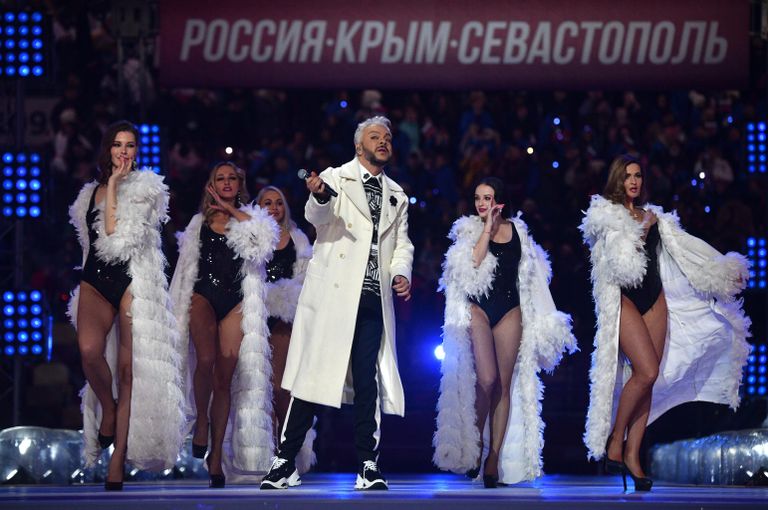 Певец Филипп Киркоров выступает на концерте в Лужниках в честь воссоединения Крыма и России Певец Филипп Киркоров выступает на концерте в Лужниках в честь воссоединения Крыма и России