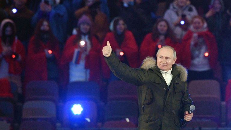 Президент РФ Владимир Путин на концерте в Лужниках в честь воссоединения Крыма и Росси Президент РФ Владимир Путин на концерте в Лужниках в честь воссоединения Крыма и Росси