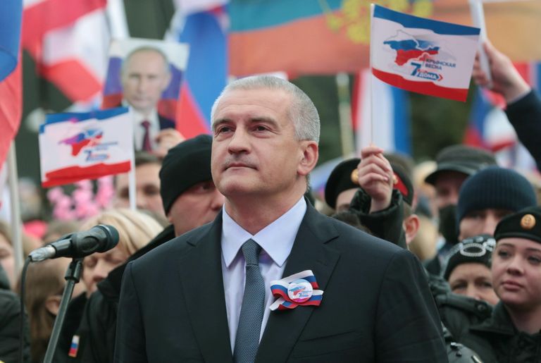 Глава Республики Крым Сергей Аксёнов на праздничном концерте в честь седьмой годовщины Крымской весны в Симферополе Глава Республики Крым Сергей Аксёнов на праздничном концерте в честь седьмой годовщины Крымской весны в Симферополе
