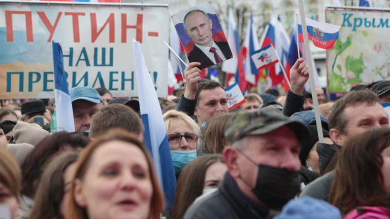 Зрители на праздничном концерте в честь седьмой годовщины Крымской весны в Симферополе Зрители на праздничном концерте в честь седьмой годовщины Крымской весны в Симферополе