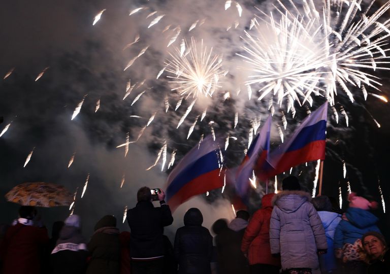 Праздничный салют в Симферополе Праздничный салют в Симферополе
