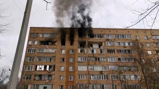 Кадры пожара после взрыва в многоэтажном доме в Химках Кадры пожара после взрыва в многоэтажном доме в Химках - РИА Новости, 1920, 19.03.2021