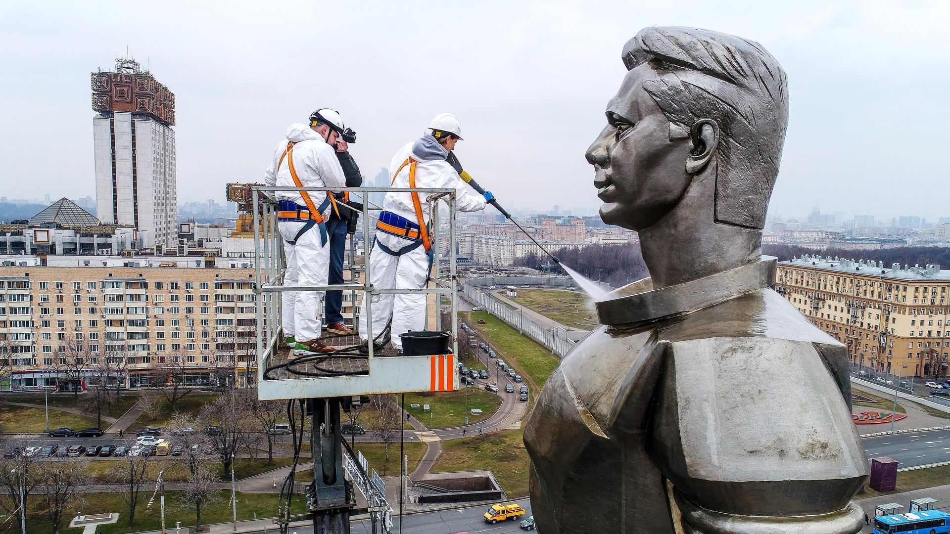 Мойка памятников в Москве после зимнего сезона Мойка памятников в Москве после зимнего сезона - РИА Новости, 1920, 19.03.2021