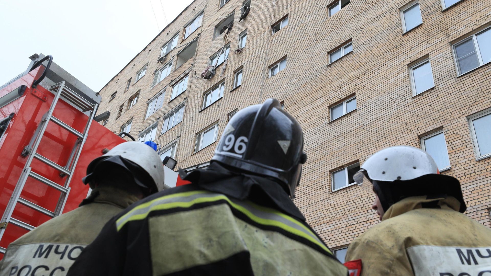 Сотрудники МЧС РФ на месте взрыва в жилом доме на улице Зеленой в Химках Сотрудники МЧС РФ на месте взрыва в жилом доме на улице Зеленой в Химках - РИА Новости, 1920, 25.04.2021