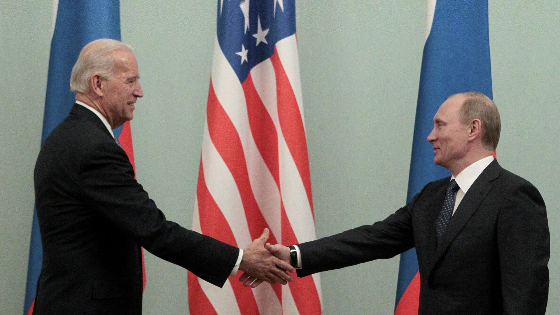 Владимир Путин и Джо Байден во время встречи в 2011 году Владимир Путин и Джо Байден во время встречи в 2011 году - РИА Новости, 1920, 19.03.2021