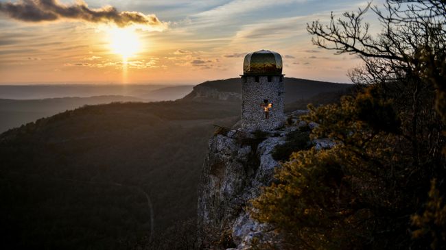 Часовня на плато пещерного монастыря Шулдан в Крыму