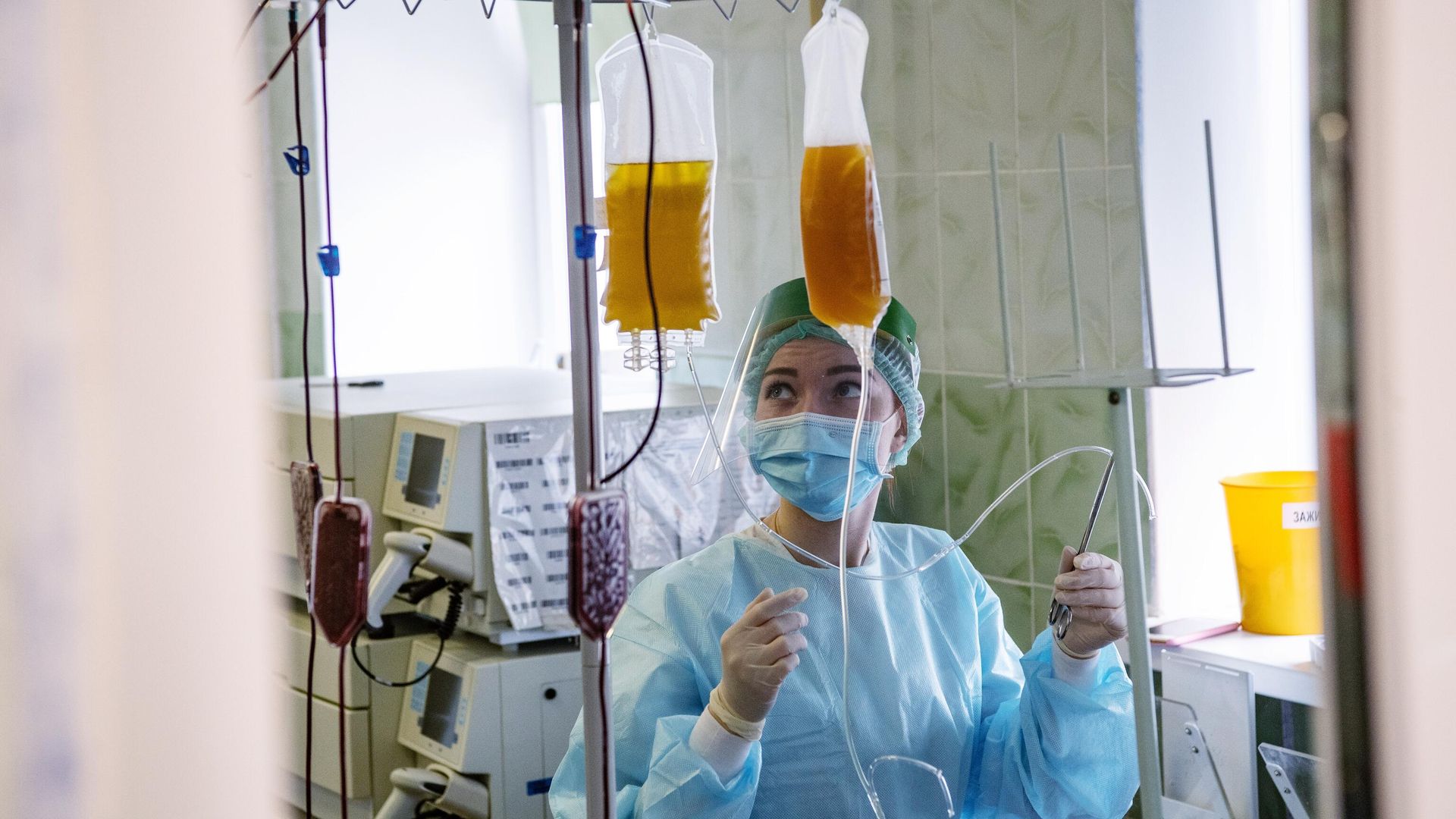 Плазма, сданная донорами, прошедшими вакцинацию Спутником V Плазма, сданная донорами, прошедшими вакцинацию Спутником V - РИА Новости, 1920, 25.03.2021