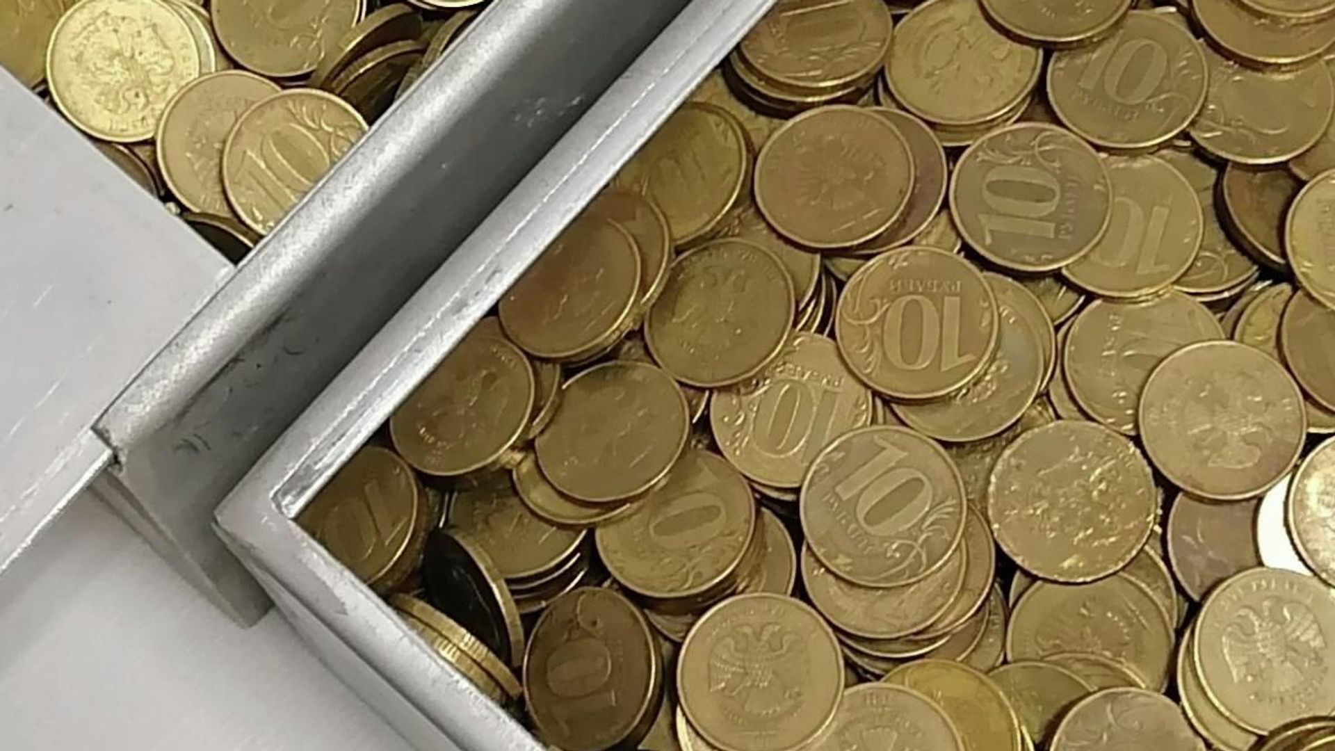 Монеты, которыми житель Северодвинска погасил долг в службе судебных приставов Монеты, которыми житель Северодвинска погасил долг в службе судебных приставов - РИА Новости, 1920, 23.03.2021