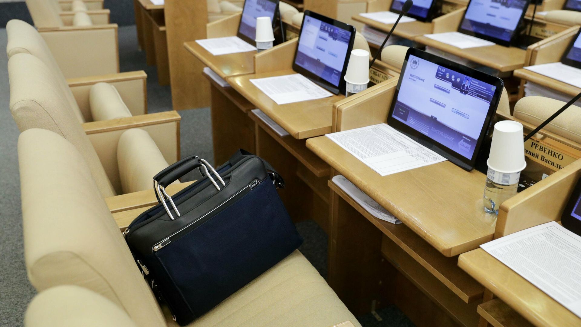 Места депутатов в зале заседании Государственной Думы Места депутатов в зале заседании Государственной Думы - РИА Новости, 1920, 11.10.2024