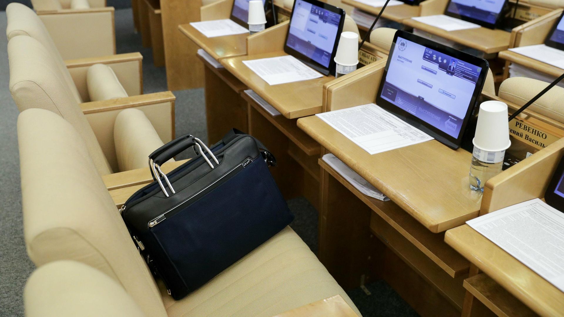 Места депутатов в зале заседании Государственной Думы Места депутатов в зале заседании Государственной Думы - РИА Новости, 1920, 25.04.2021