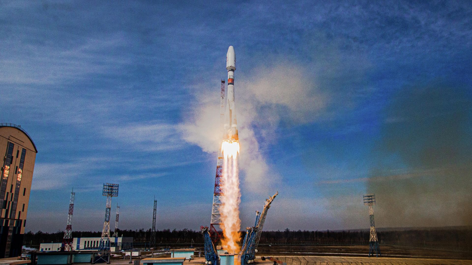 Старт ракеты-носителя Союз-2.1б с разгонным блоком Фрегат с космодрома Восточный в Амурской области Старт ракеты-носителя Союз-2.1б с разгонным блоком Фрегат с космодрома Восточный в Амурской области - РИА Новости, 1920, 10.04.2021