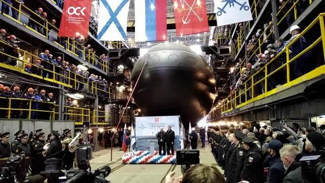 Торжественный спуск на воду дизель-электрической подлодки Магадан в Петербурге Торжественный спуск на воду дизель-электрической подлодки Магадан в Петербурге - РИА Новости, 1920, 26.03.2021