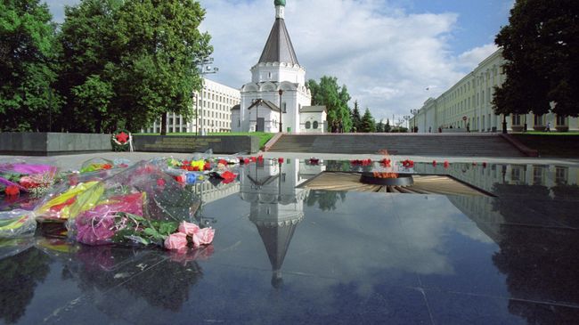 Мемориал Вечная слава павшим в боях за свободу и независимость Родины и Вечный огонь в Нижегородском кремле