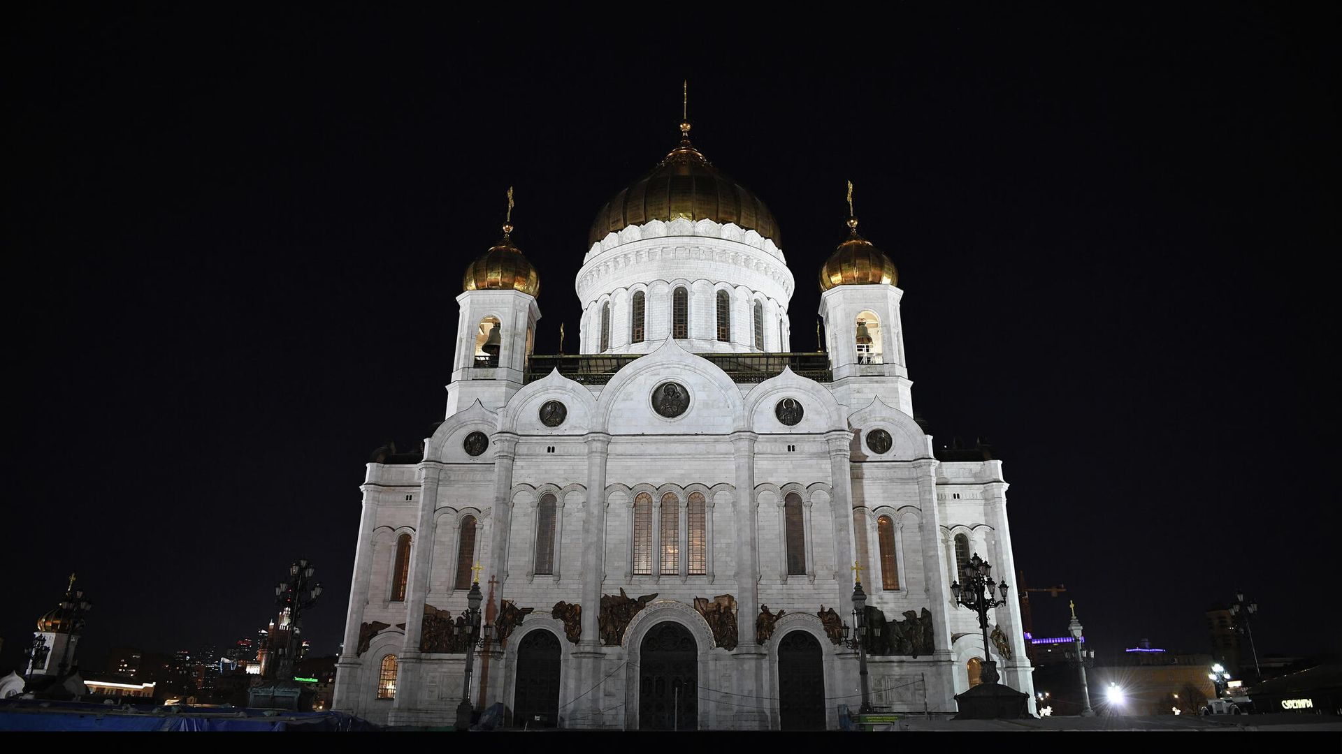 Храм Христа Спасителя в Москве до и после отключения подсветки в рамках экологической акции Час Земли Храм Христа Спасителя в Москве до и после отключения подсветки в рамках экологической акции Час Земли - РИА Новости, 1920, 01.05.2021
